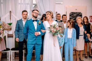 Para młoda podczas ceremonii ślubu cywilnego w Urzędzie Stanu Cywilnego w Rybniku.