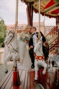 Para młoda podczas ceremonii ślubu cywilnego w Urzędzie Stanu Cywilnego w Żorach.